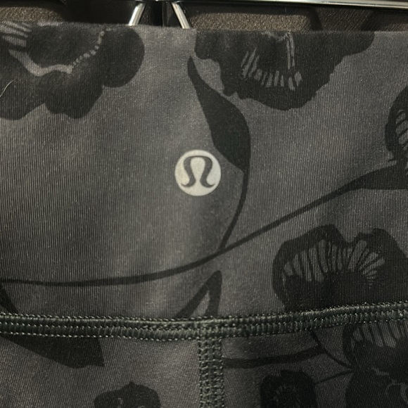 LuluLemon black on black flower crops - Picture 3 of 5
